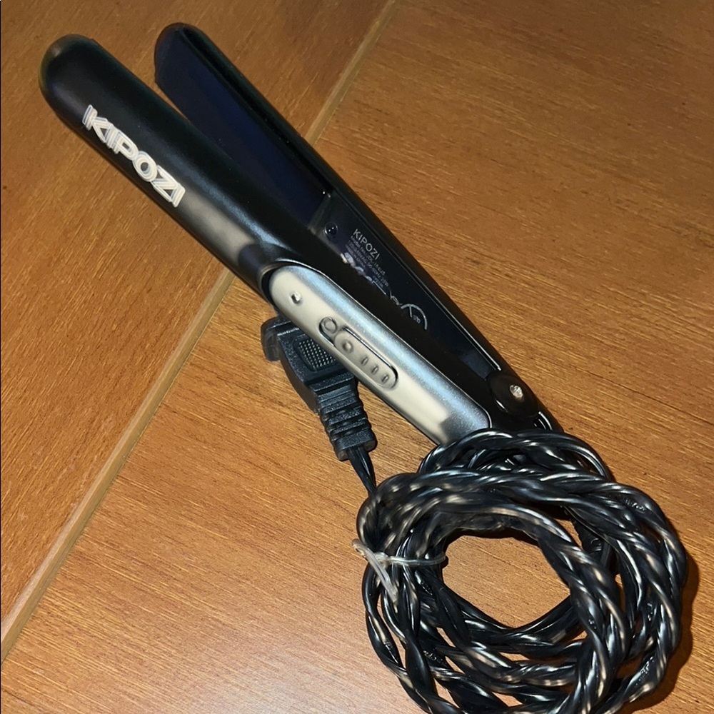 Kipozi Black Mini Travel Hair Straightener